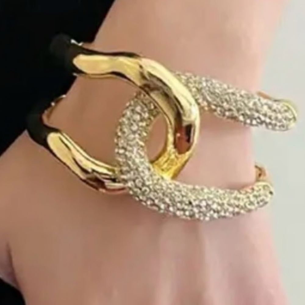 NWT ⚜️💎⚜️ Natasha Pave Crystal Interlocked Cuff
Bracelet in Gold - Picture 6 of 8